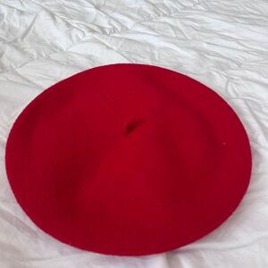 french red beret i brought this in the south of France 
color red one size